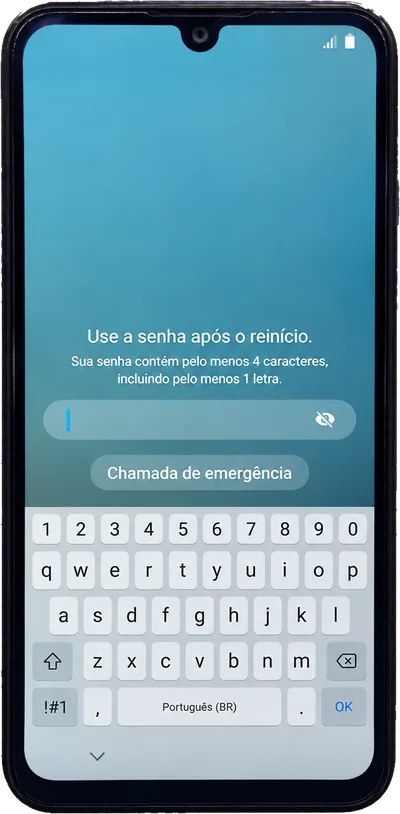O mesmo Galaxy A05s com a tela nova, exibindo a tela de bloqueio normalmente
